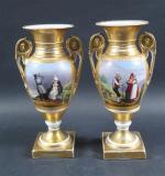 PARIS : Paire de vases ovoîdes d'époque Empire en porcelaine...