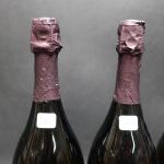 Champagne Rosé. Trois bouteilles de champagne Dom Pérignon Rosé Vintage...