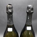 Champagne. Deux bouteilles de champagne Dom Pérignon Vintage 2010 Brut.