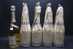 Champagne. Cinq bouteilles de champagne Amour de Deutz Brut 2010...