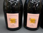 Champagne Rosé. Quatre bouteilles de champagne La Grande Dame 2008...