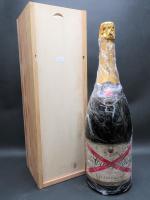Champagne. Un magnum en caisse de champagne Le Castellane Brut....