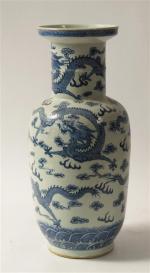 117 - CHINE - Vase de forme rouleau en porcelaine...