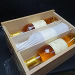 Bordeaux blanc. Caisse bois contenant 6 bouteilles de Château d'Yquem...