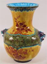 DECK Théodore (1823-1891) : Vase balustre à col évasé dans...