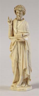 79 - Saint bénissant. Ivoire sculpté, époque XVIII's. Haut :...