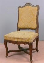412 - Chaise d'époque Régence en bois naturel sculpté de...