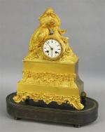 61 - Pendule en bronze doré d'époque Louis-Philippe à décor...
