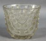 85 - LALIQUE : Vase "Vichy" en verre blanc moulé-pressé,...