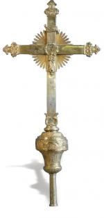 297 - Croix de procession en métal doré à décor...