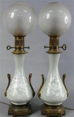 13 - Paire de lampes à pétrole en porcelaine céladon...