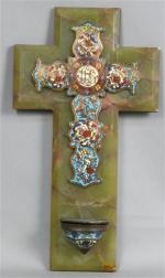 14 - Crucifix-bénitier en émaux cloisonnés polychromes sur croix en...