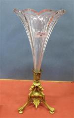 50 - Vase cornet en cristal à côtes plates, sur...