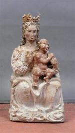 56 - Vierge à l'Enfant représentée assise sur un trône...