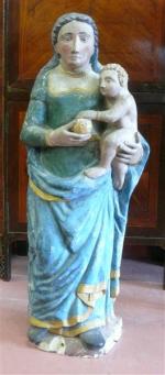 58 - Vierge avec l'Enfant en pierre sculptée peinte en...