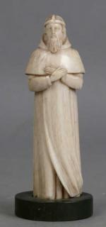 47 - Petit sujet en ivoire sculpté représentant un religieux,...