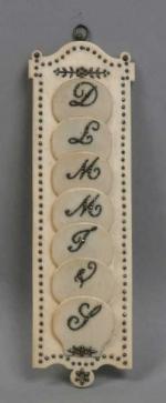 49 - Semainier range-papiers en ivoire piqueté d'acier, ép. XIX's....