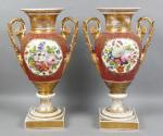 73 - Paire de grands vases en porcelaine d'époque Empire...