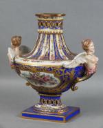 74 - Vase-cassolette de forme balustre ovale sur piédouche ajouré,...