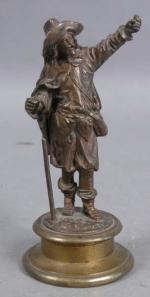 60 - Sujet en bronze représentant un personnage du temps...