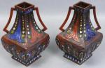 119 - Paire de vases de section carrée en bronze...