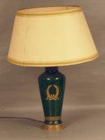 8 - Lampe à épaulement de style Empire en céramique...