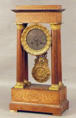 20 - Pendule portique d'époque Charles X en bois de...
