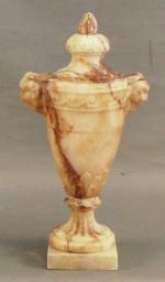 37 - Vase couvert sur piédouche en albâtre sculpté, les...