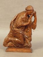 49 - Marie-Madeleine éplorée. Bas-relief en bois naturel sculpté, ép....