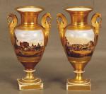 113 - Paire de vases d'époque Empire en porcelaine à...