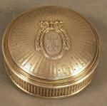 417 - E. PUIFORCAT : Boîte ronde en argent guilloché...