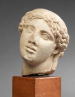 Tête de divinité féminine, possiblement d'Aphrodite. Réplique romaine d'un original...