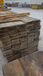 Palette planches de chêne 3000x27x170 à 200 environ 135 pièces....