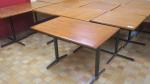 16 tables piétement métal plateau chêne massif dont 3 rectangulaires...