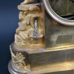 Pendule d'époque Empire en bronze doré représentant une bergère et...