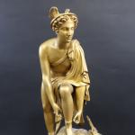 Pendule d'époque Restauration en bronze doré représentant Mercure rattachant sa...