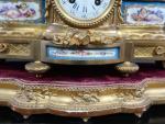 Pendule d'époque Napoléon III en bronze doré à décor de...