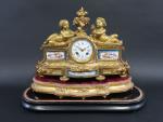 Pendule d'époque Napoléon III en bronze doré à décor de...