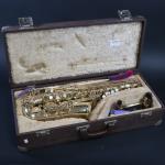 Henri SELMER - PARIS : Saxophone alto en laiton verni....