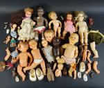 Lot de poupées en celluloïd et divers en très mauvais...