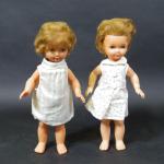 Bella, deux poupées en vinyl
 H 32 cm
EU