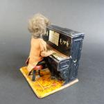 F.M. Fernand Martin, Le pianiste
jouet mécanique en tôle peinte et...