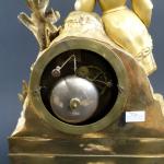 Pendule d'époque Romantique en bronze doré à décor d'une ménestrelle...