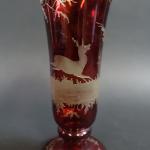 BOHEME : Paire de vases cornets en cristal teinté rouge...