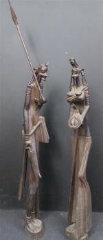 DEUX STATUETTES pouvant former couple en bois noirci. Cameroun, Bamum