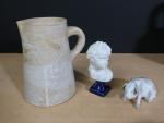 Lot d'objets divers en céramique comprenant : un vase à...