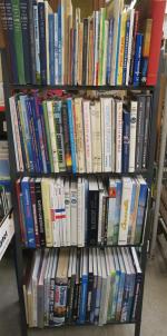 Importante collection d'environ 400 ouvrages sur l'aviation et l'aéronautique avec...