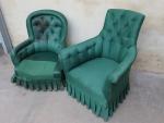 Deux fauteuils bergères Napoléon III, garniture en tissu capitonné vert...