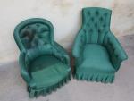 Deux fauteuils bergères Napoléon III, garniture en tissu capitonné vert...