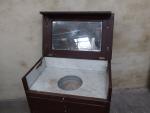 Meuble de toilette d'époque XIXème siècle en acajou, ouvrant à...